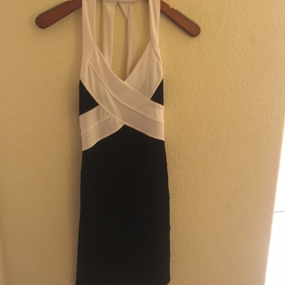 Black and white dress size L fits like a medium - Picture 1 of 3